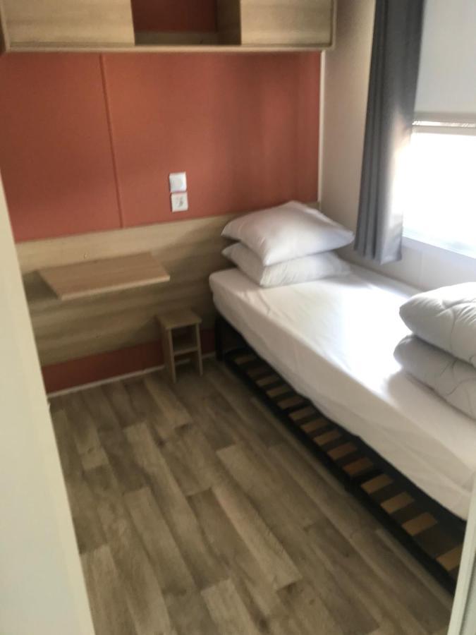 Mobil Home Camping Le Mar Estang Bord De Plage 카네트 외부 사진