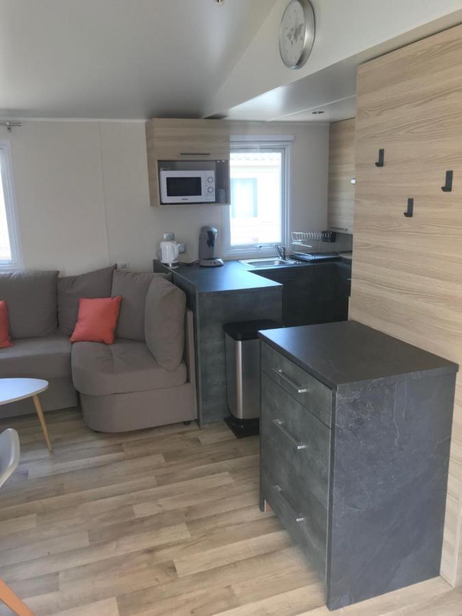 Mobil Home Camping Le Mar Estang Bord De Plage 카네트 외부 사진
