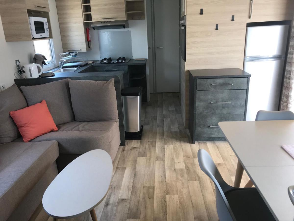 Mobil Home Camping Le Mar Estang Bord De Plage 카네트 외부 사진